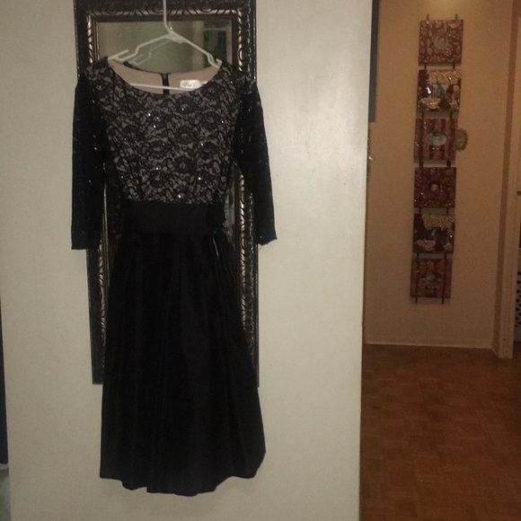 Evening dress - Picture 3 of 4